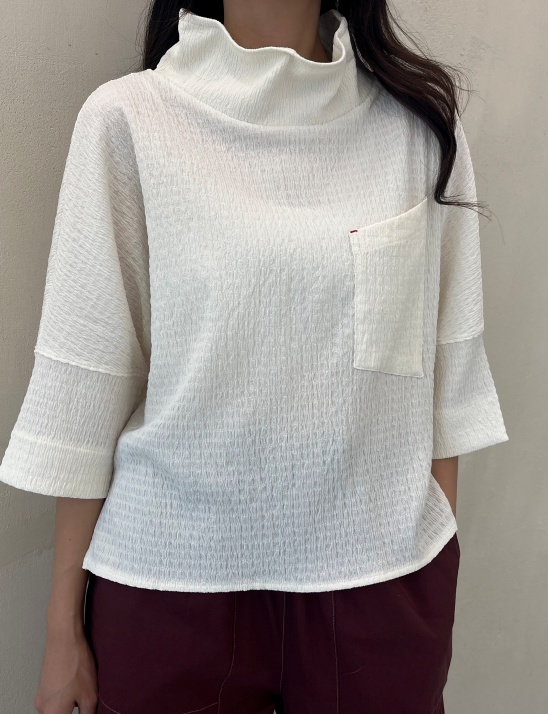 하프넥 블라우스