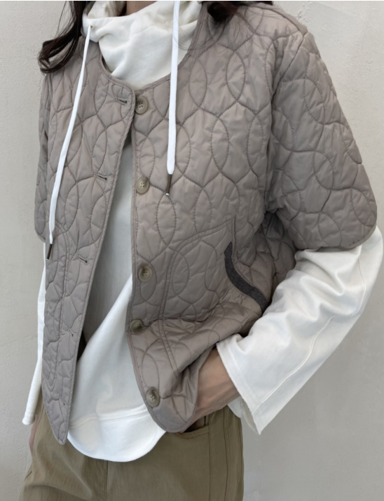 경량자수반팔조끼